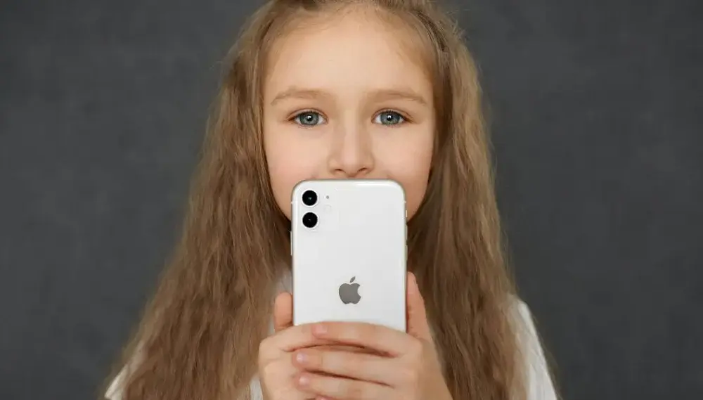 Jaki iPhone dla dziecka? Wybierz mądrze i oszczędzaj pieniądze