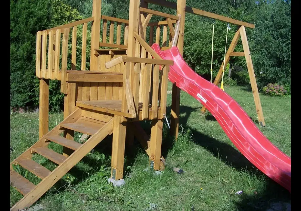 Jak zrobić bezpieczną zjeżdżalnię dla dziecka krok po kroku – poradnik DIY