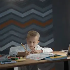 Jaka wysokość biurka dla dziecka? Uniknij problemów z postawą!