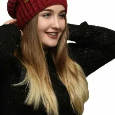 Jakie czapki w tym sezonie? Odkryj najnowsze trendy i stylizacje